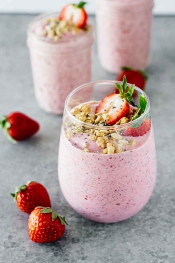Strawberry-Banana-Chia-Seed-Smoothie-3[1]